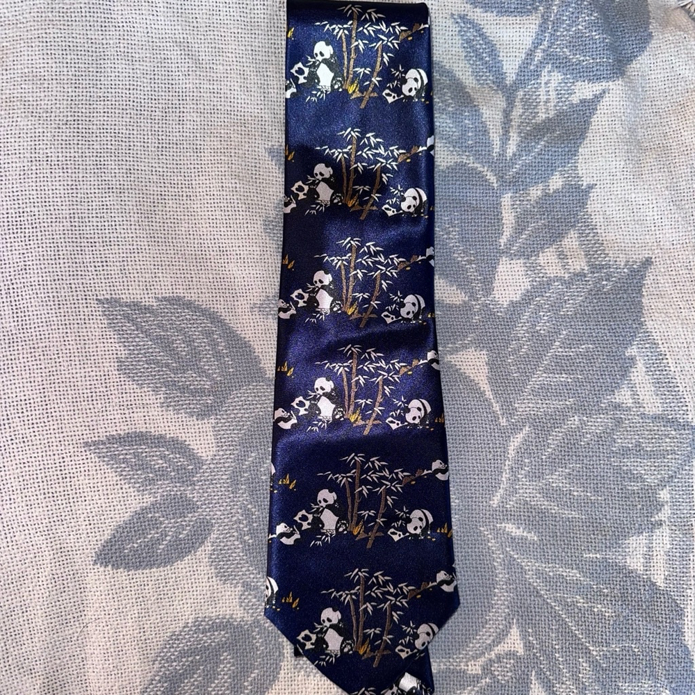 EUC PreOwned Men's Kai Long Navy Panda Bear Bamboo Handmade 100% Silk Necktie